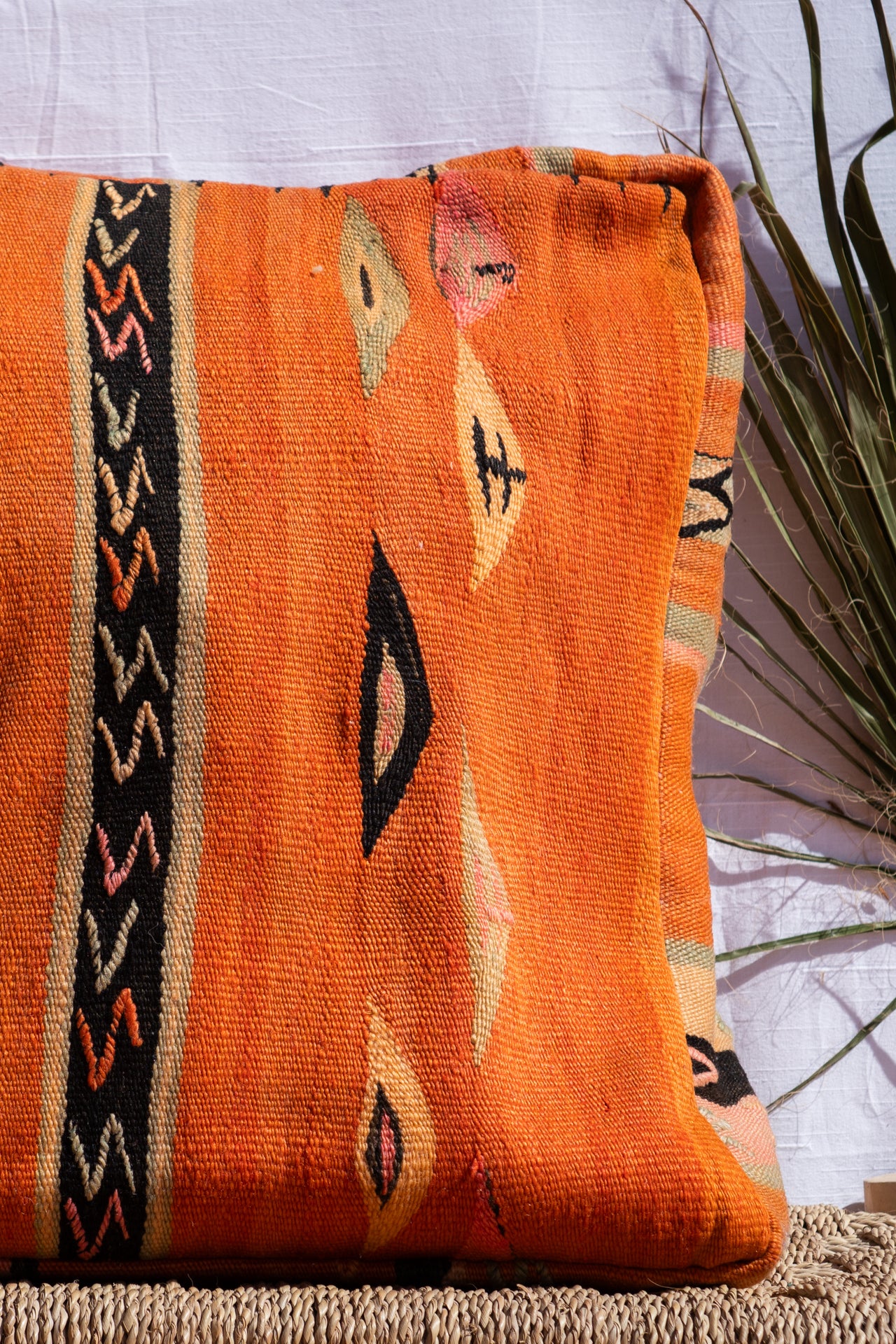 MOROCCAN VINTAGE POUF | ANKER POINT