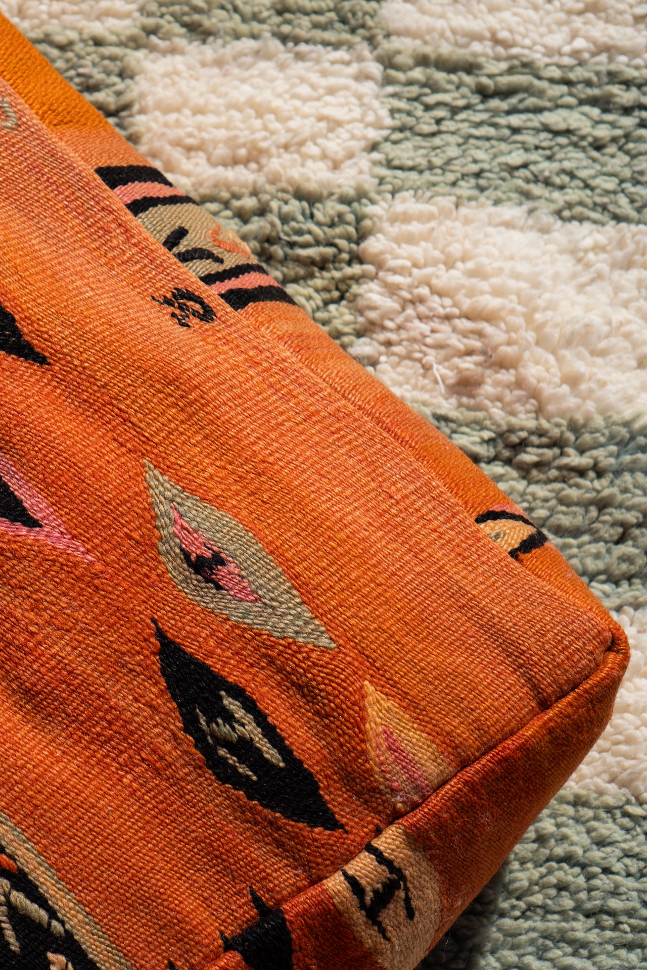 MOROCCAN VINTAGE POUF | ANKER POINT
