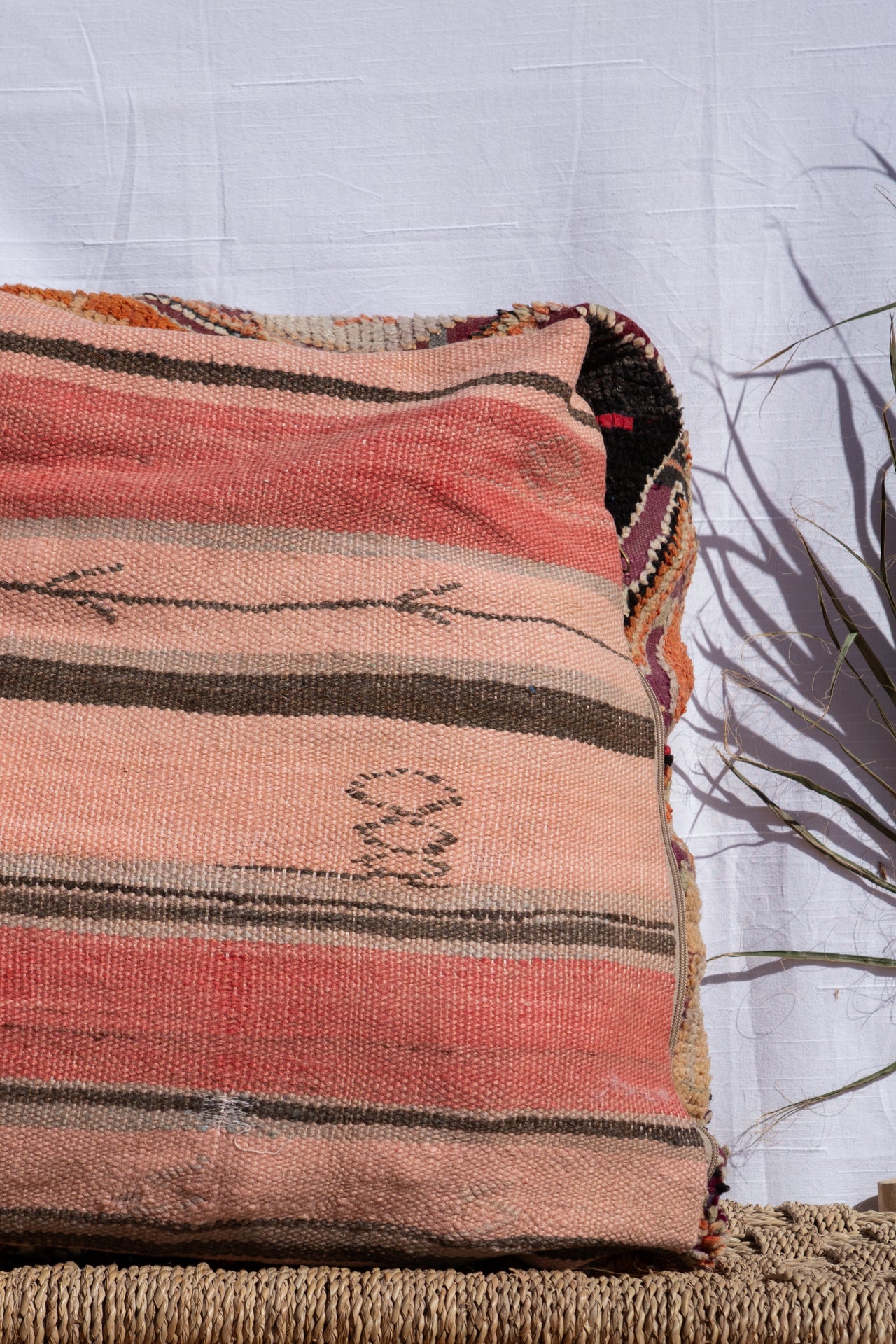 MOROCCAN VINTAGE POUF | TAMRI